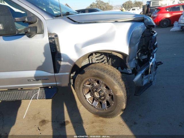 Ford F-250 Xl Image 8