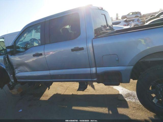 Ford F-250 Xl Image 11