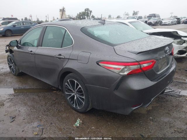 Toyota Camry Se Image 18