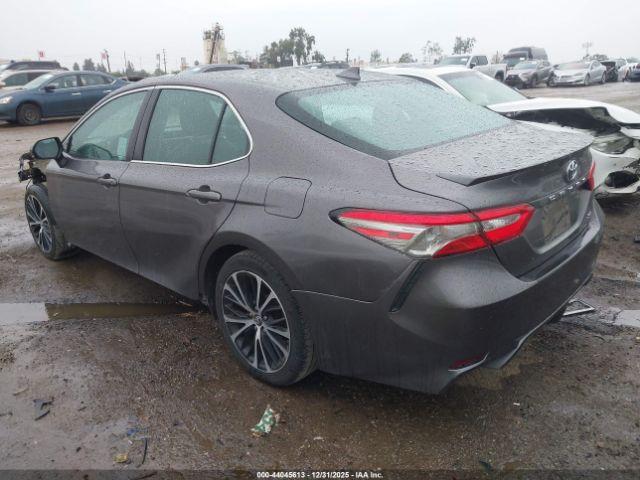 Toyota Camry Se Image 18