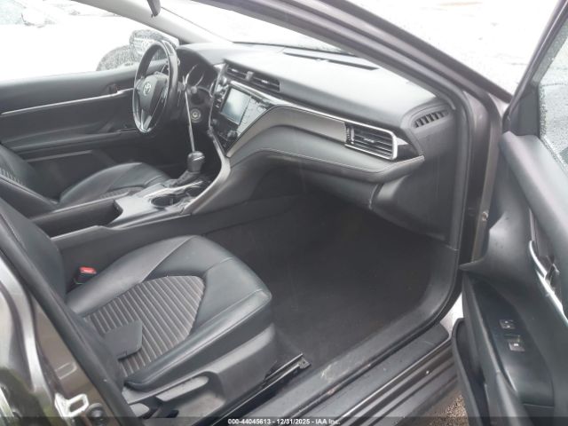 Toyota Camry Se Image 19