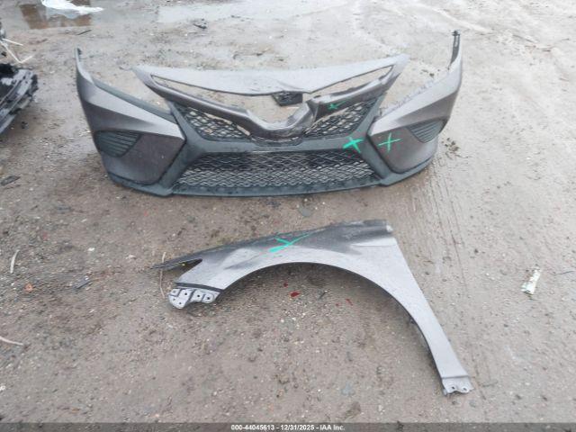 Toyota Camry Se Image 9