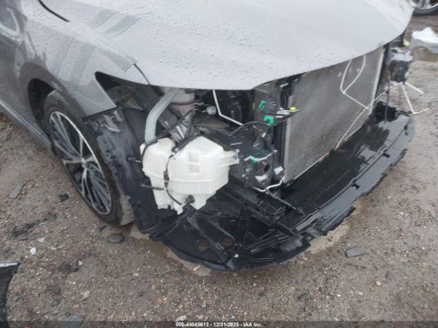 Toyota Camry Se Image 16