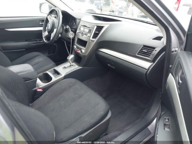 Subaru Outback 2.5i Image 15