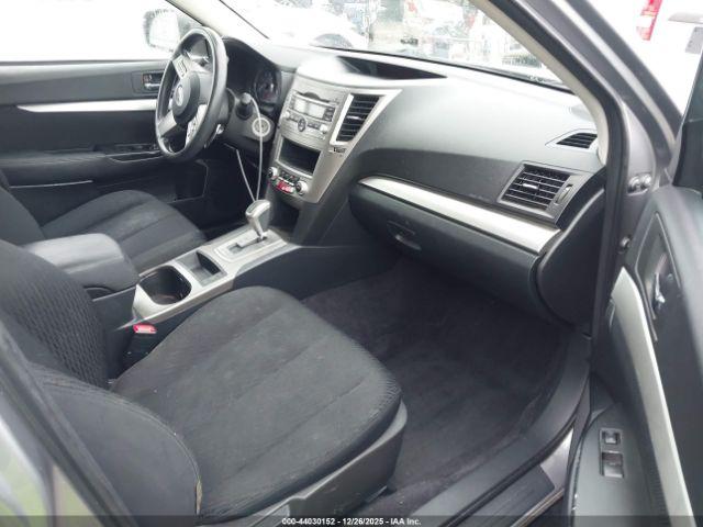 Subaru Outback 2.5i Image 15