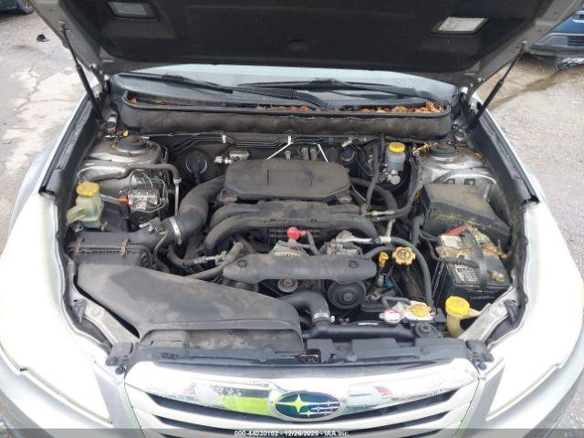 Subaru Outback 2.5i Image 13