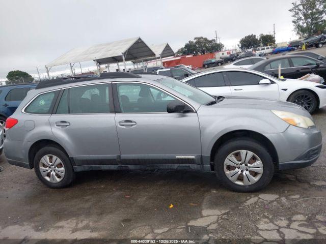 Subaru Outback 2.5i Image 8