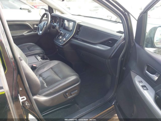 Toyota Sienna Se Premium 8 Passenger Image 2