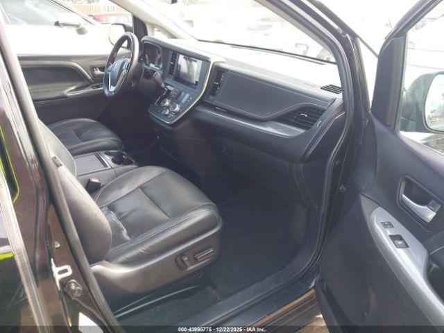 Toyota Sienna Se Premium 8 Passenger Image 2