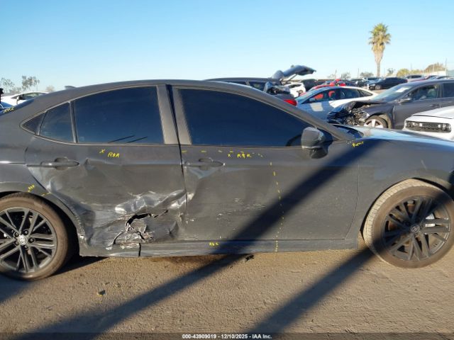 Toyota Camry Se Image 11