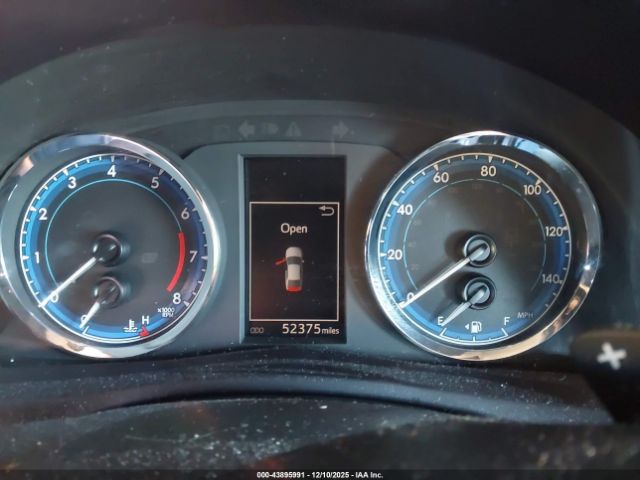 Toyota Corolla Xse Image 9