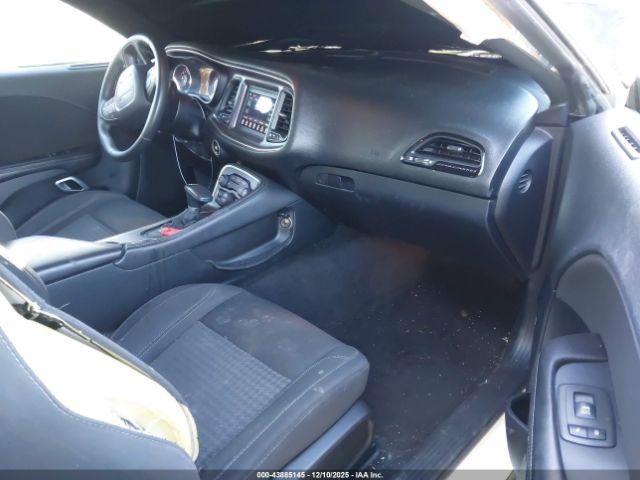 Dodge Challenger Sxt Image 4