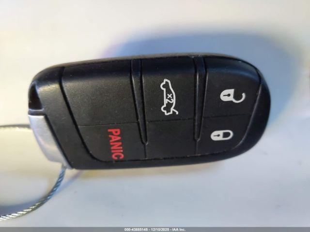 Dodge Challenger Sxt Image 8