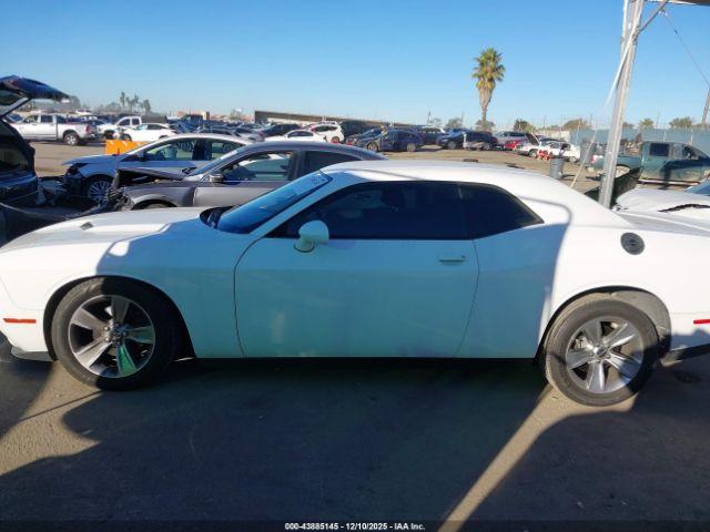 Dodge Challenger Sxt Image 2