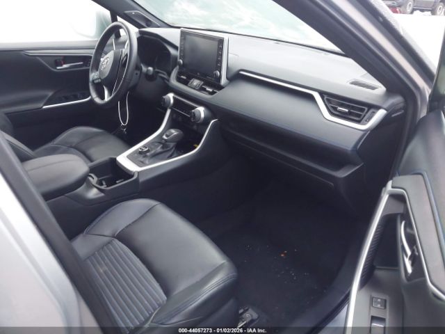 Toyota RAV4 Xse Image 8