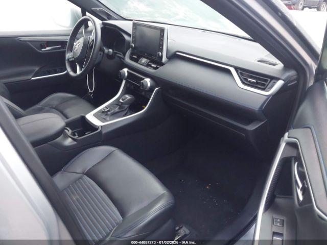 Toyota RAV4 Xse Image 8