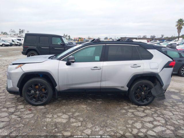 Toyota RAV4 Xse Image 14