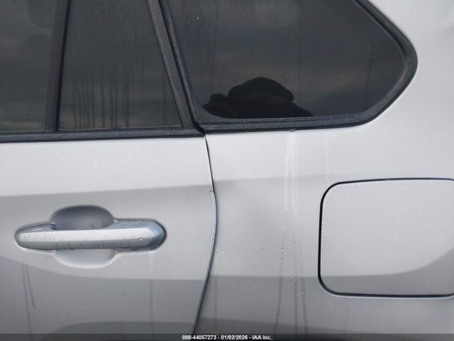 Toyota RAV4 Xse Image 19