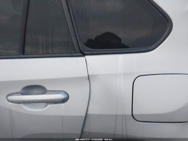 Toyota RAV4 Xse Image 19