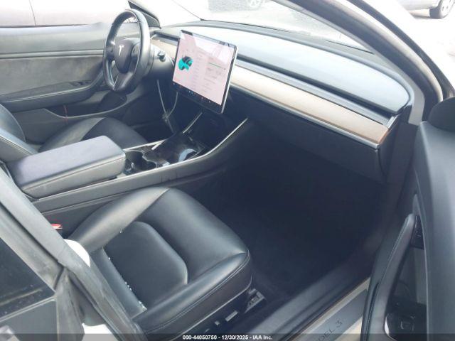 Tesla Model 3 Image 4