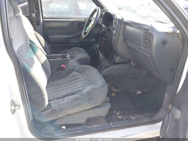 Chevrolet S-10 Ls Image 8