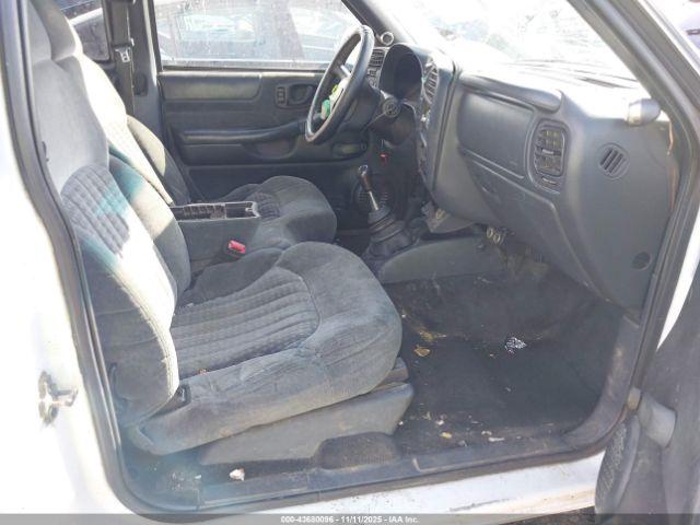 Chevrolet S-10 Ls Image 8