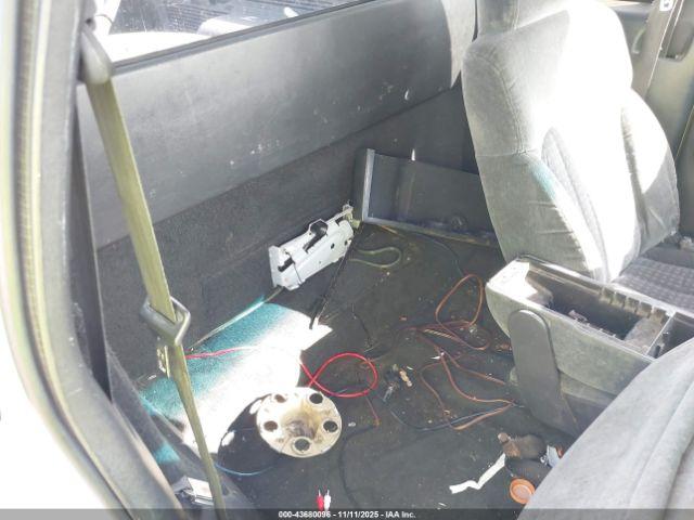 Chevrolet S-10 Ls Image 6