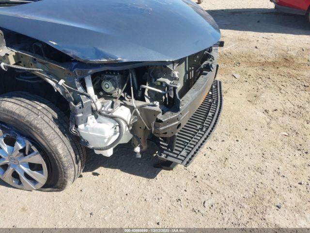 Toyota Corolla L Image 9