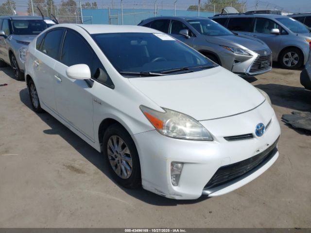 Toyota Prius Two Image 1