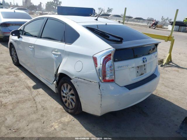 Toyota Prius Two Image 13