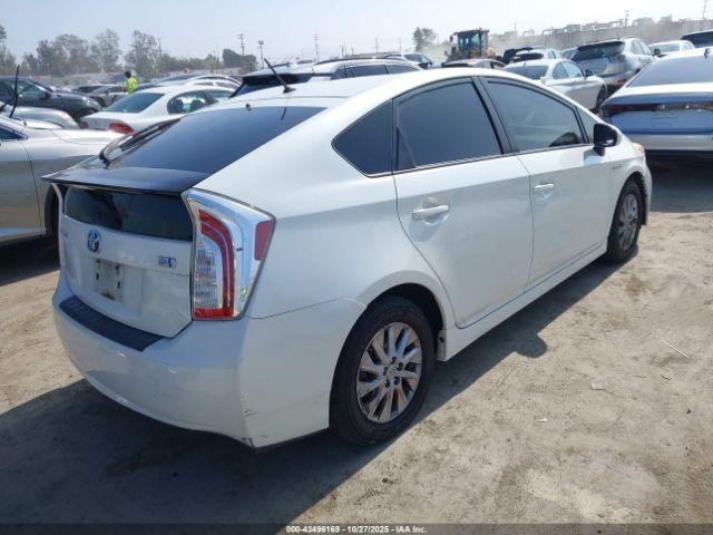 Toyota Prius Two Image 5