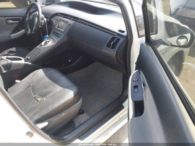 Toyota Prius Two Image 8