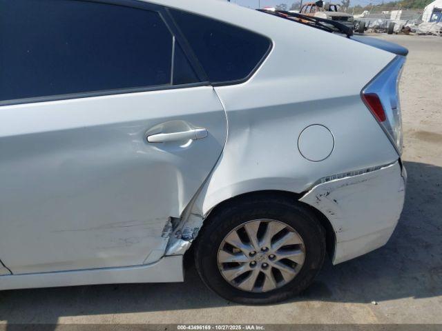 Toyota Prius Two Image 6