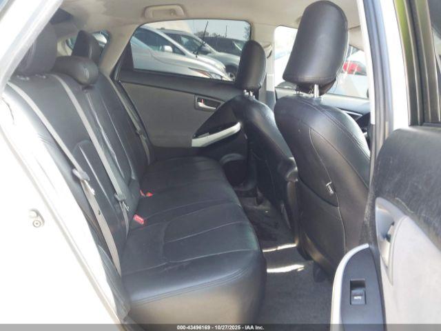 Toyota Prius Two Image 9