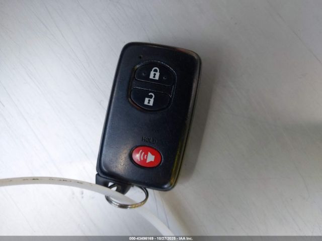 Toyota Prius Two Image 3