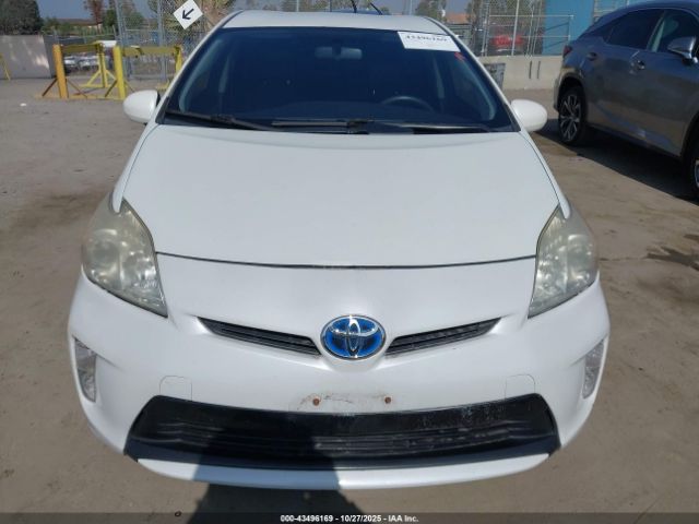 Toyota Prius Two Image 14