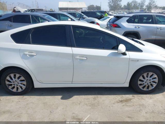 Toyota Prius Two Image 11