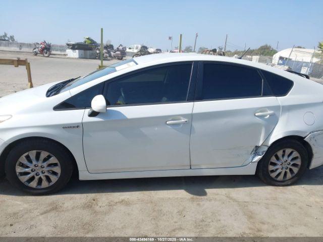 Toyota Prius Two Image 12