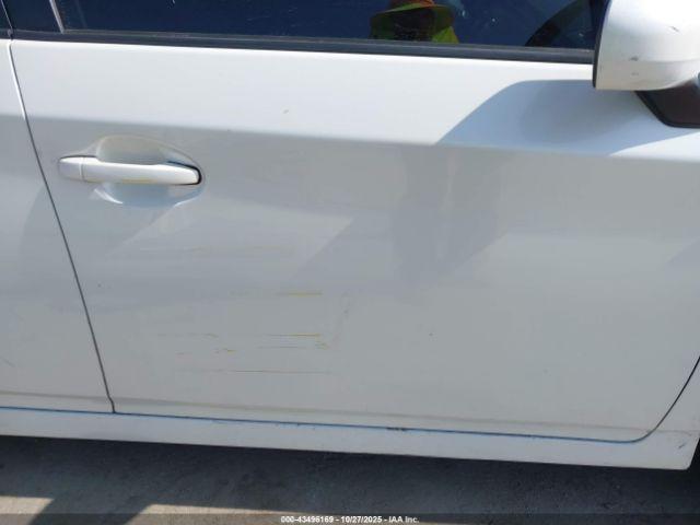 Toyota Prius Two Image 18