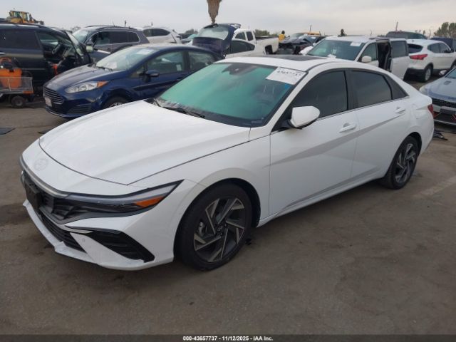 Hyundai ELANTRA Limited Image 3