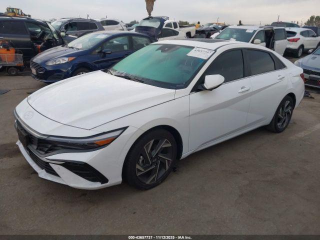 Hyundai ELANTRA Limited Image 3