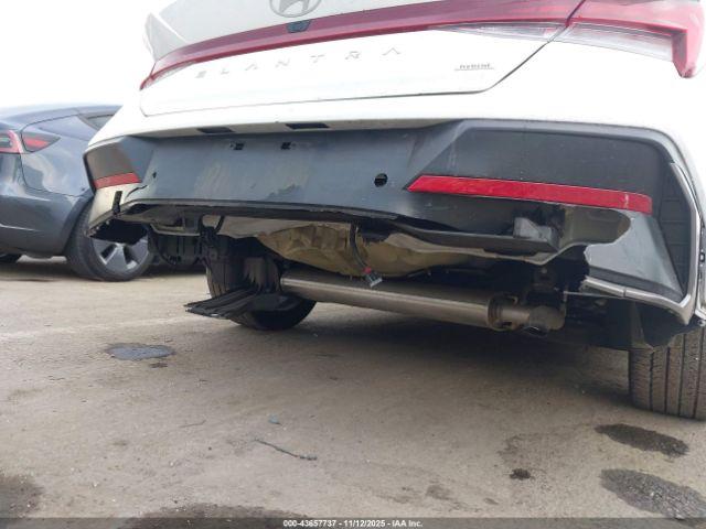 Hyundai ELANTRA Limited Image 2