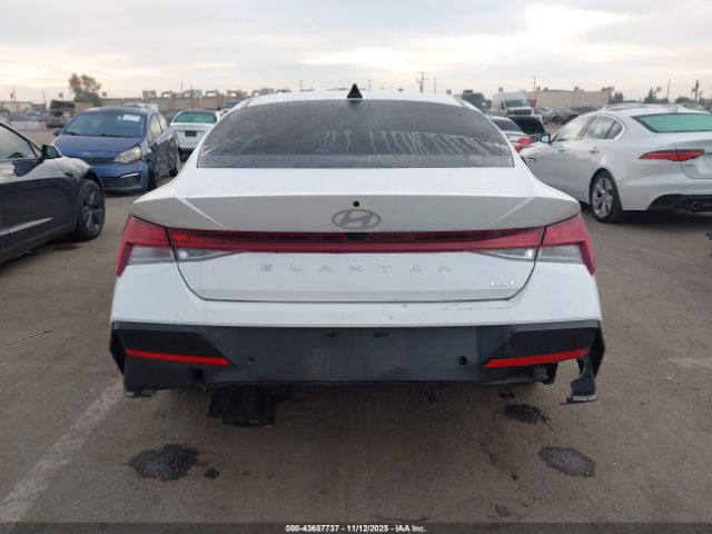 Hyundai ELANTRA Limited Image 10