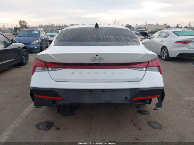 Hyundai ELANTRA Limited Image 10