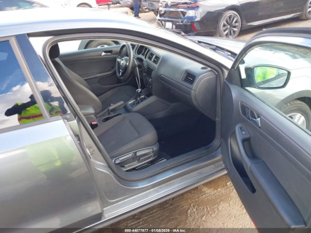 Volkswagen Jetta 2.0l S Image 12