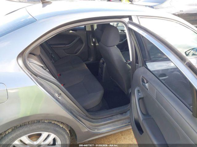 Volkswagen Jetta 2.0l S Image 7