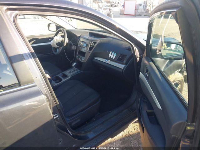 Subaru Outback 2.5i Image 13