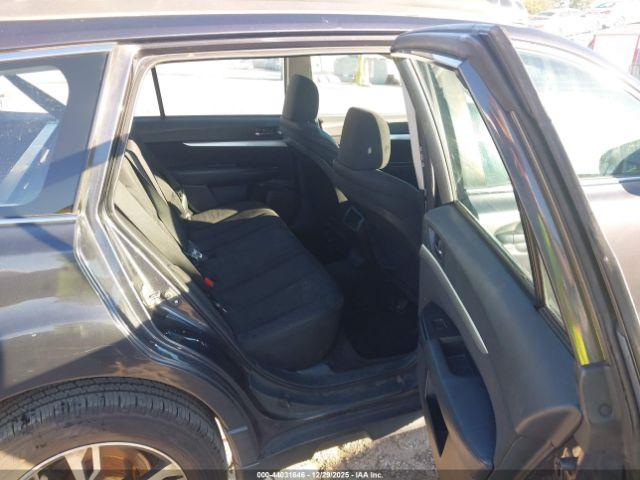 Subaru Outback 2.5i Image 12