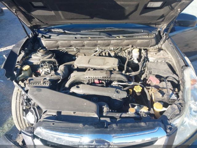 Subaru Outback 2.5i Image 8