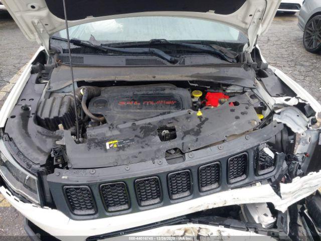 Jeep Compass Altitude Fwd Image 11